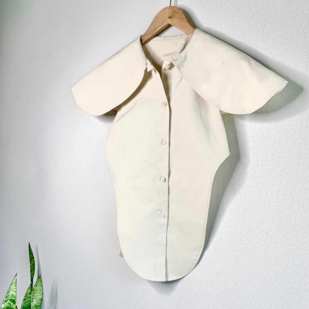 Backless Button-Down Cream Top. (Size M-L)